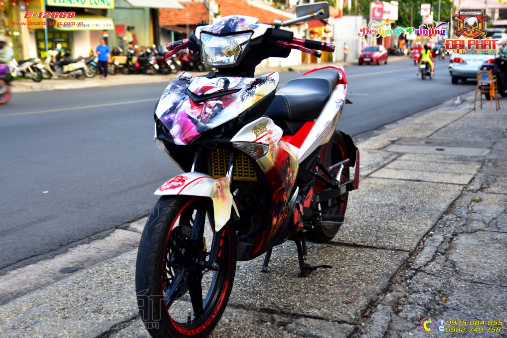 Tem Trùm Xe Exciter 150 Fantasy Trắng Đỏ