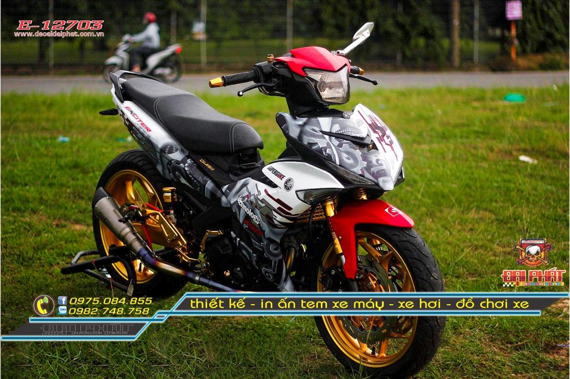 tem-trum-xe-exciter-150-do-trang-bac 