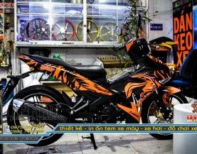 Tem xe Exciter 150 thiết kế kiểu hổ báo đen cam 