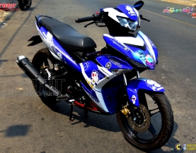 Tem Trùm Xe Exciter 150 Doremon Xanh Trắng